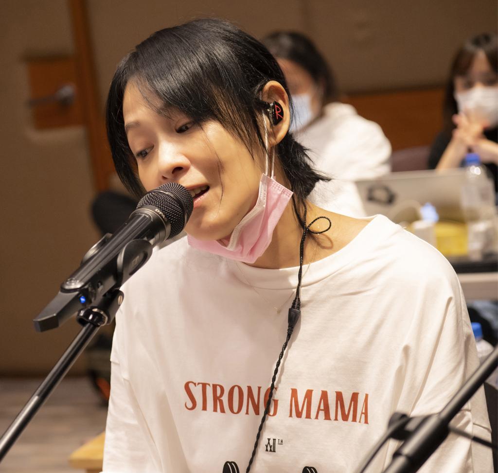 原创刘若英真有51岁穿t恤素颜出镜似20岁少女脸上光滑无皱纹