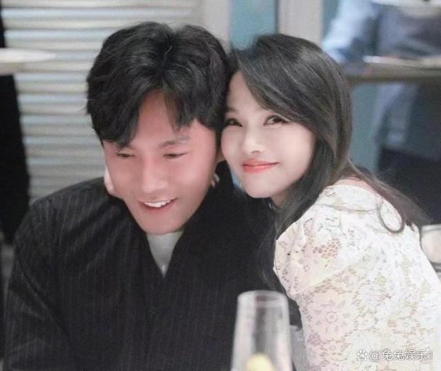 事实证明,娶了大自己十岁伊能静的秦昊,早已走上了另一条道路!