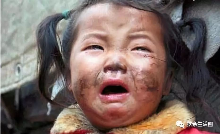 快递小伙街头被4岁小女孩叫爸爸,转头小伙就报了警!