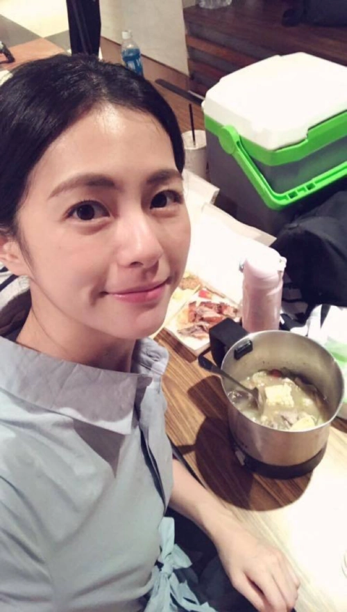 任容萱早晨保养仪式