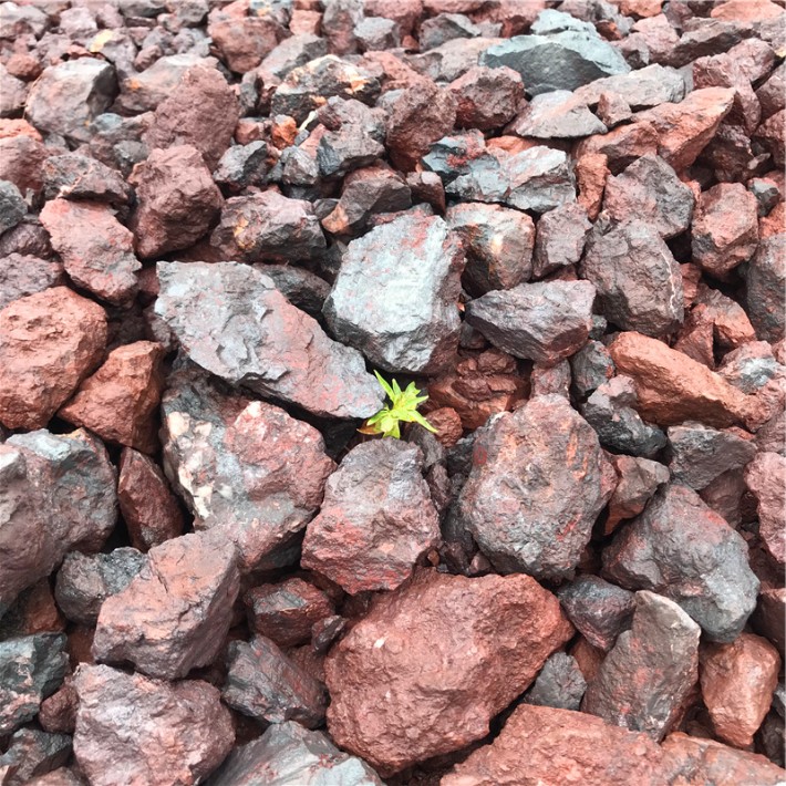 盛飞供应高品位赤铁矿原石赤铁粉颜料