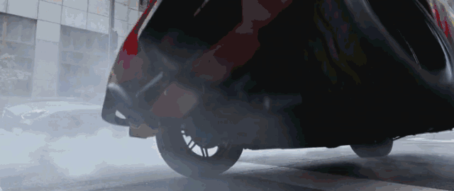 昆明盘山公路上演飙车惊魂!市民惊呆:就像一阵风……真相是