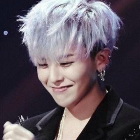 权志龙这头发颜色是什么颜色