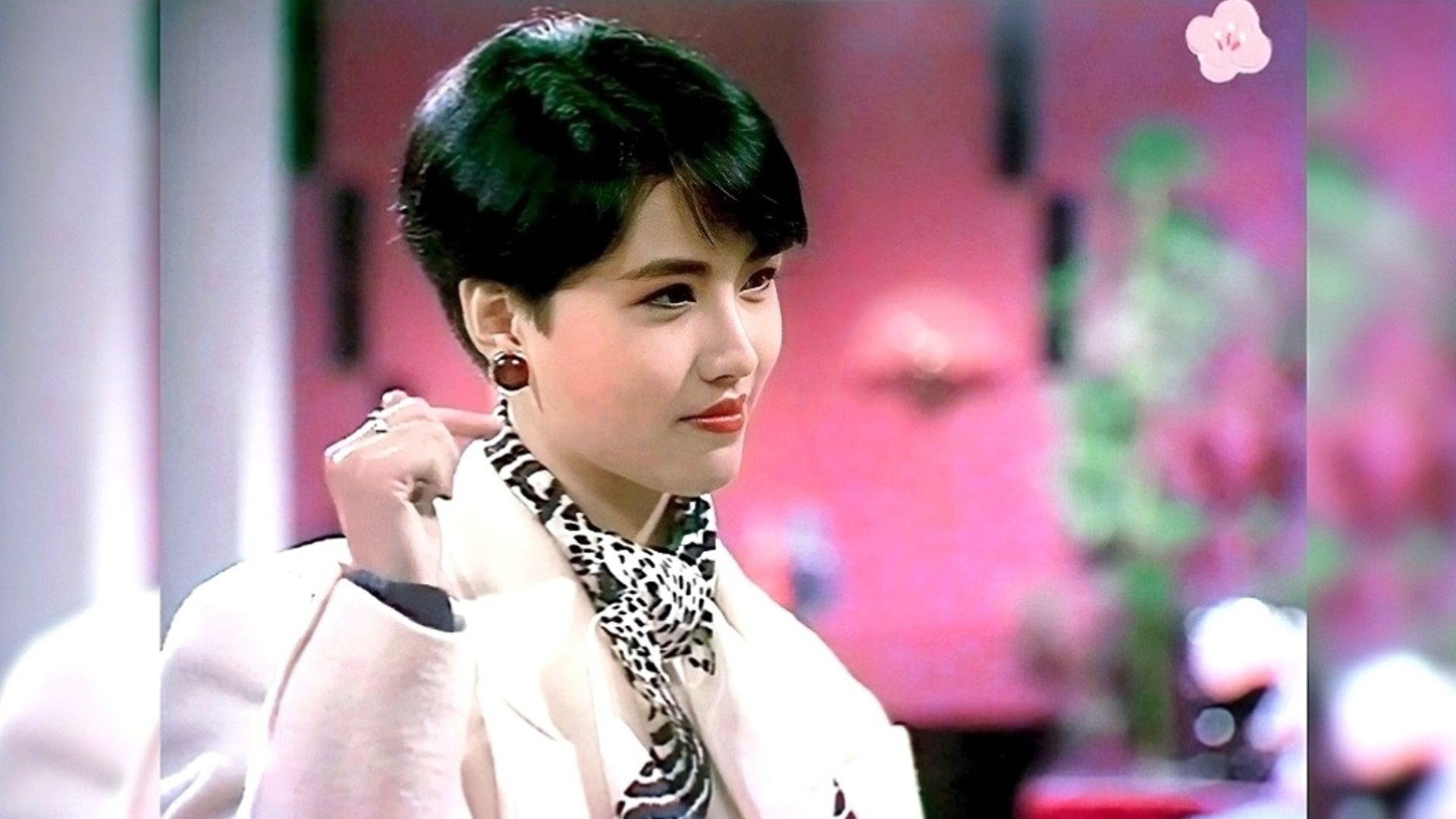 那一年,周海媚才21岁,为了拍戏剪了又帅又萌的短发