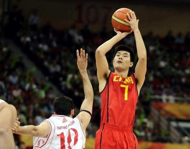 6秒!三分绝杀斯洛文尼亚,23岁的王仕鹏成就中国男篮经典时刻