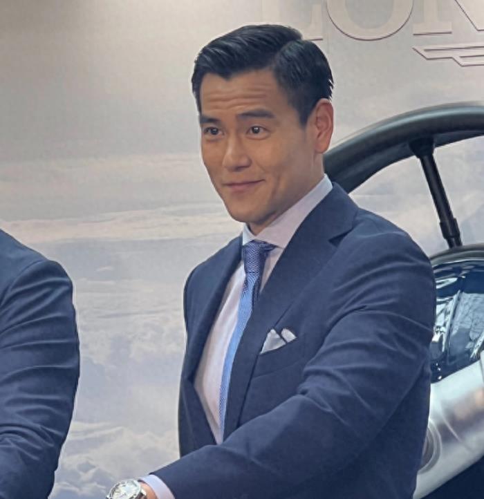 41岁油腻彭于晏现身三亚,时间已经离你而去,你却不会打招呼!