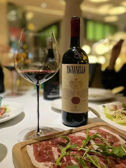 也不乏一些名人明星爱收藏,最广为人知的是舒淇曾微博发过一张自拍