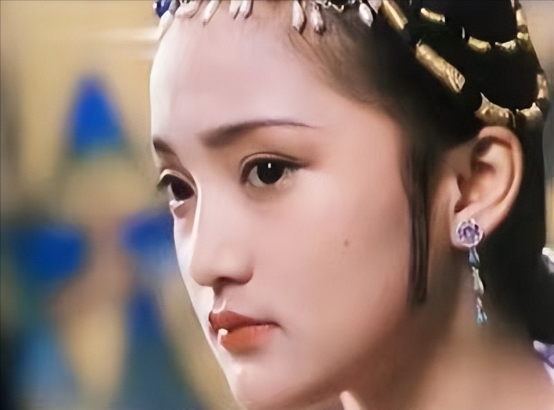 "三金影后"周迅,年轻时清纯动人,为何至今孤身一人?