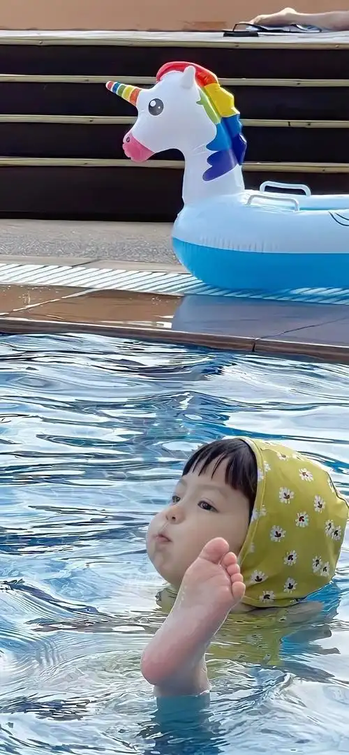 可爱小朋友的壁纸