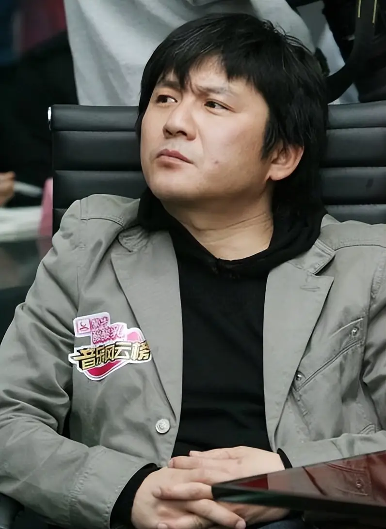 低调的黑豹主唱:不与窦唯争高低,情钟影后咏梅,54岁坚持不生子_音乐