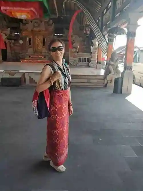 中国大妈外出旅游拍照标准动作合辑太炫了