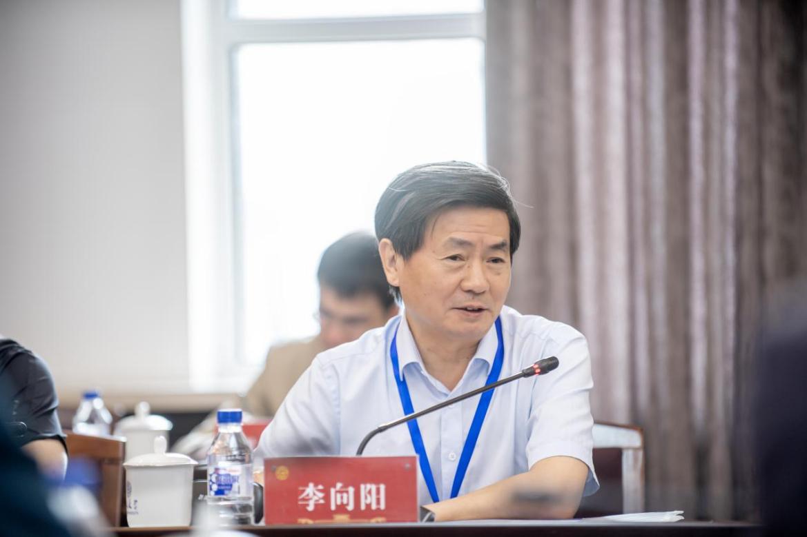 首页>学院新闻>李向阳会长感谢吉林大学对本次会议的支持,高度赞赏了