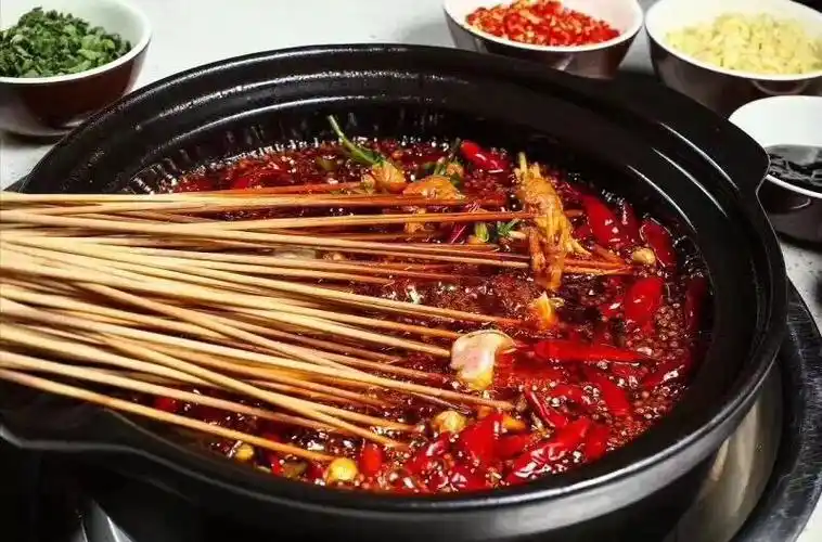 成都爱尚生活餐饮管理有限公司 签年时光火锅串串香隆重登陆达州8月15