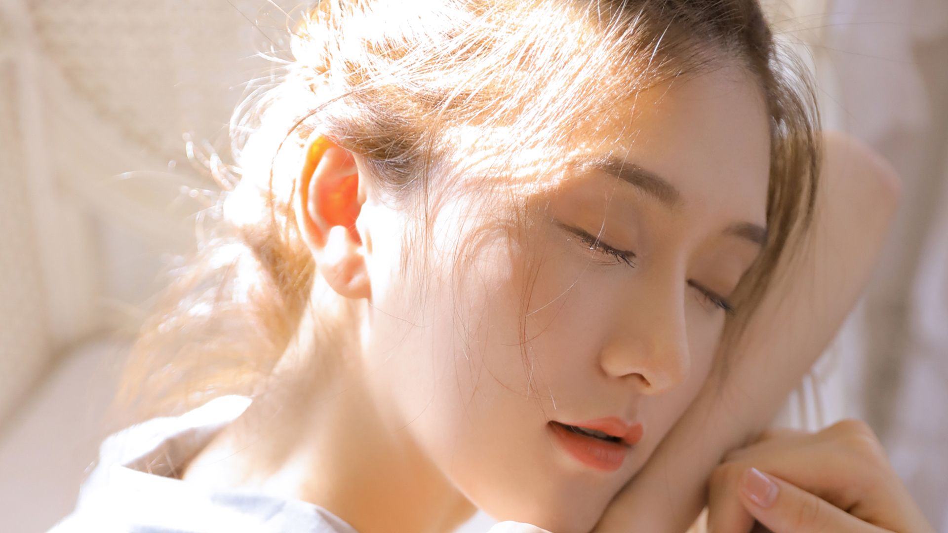 气质甜美女生性感图片桌面壁纸