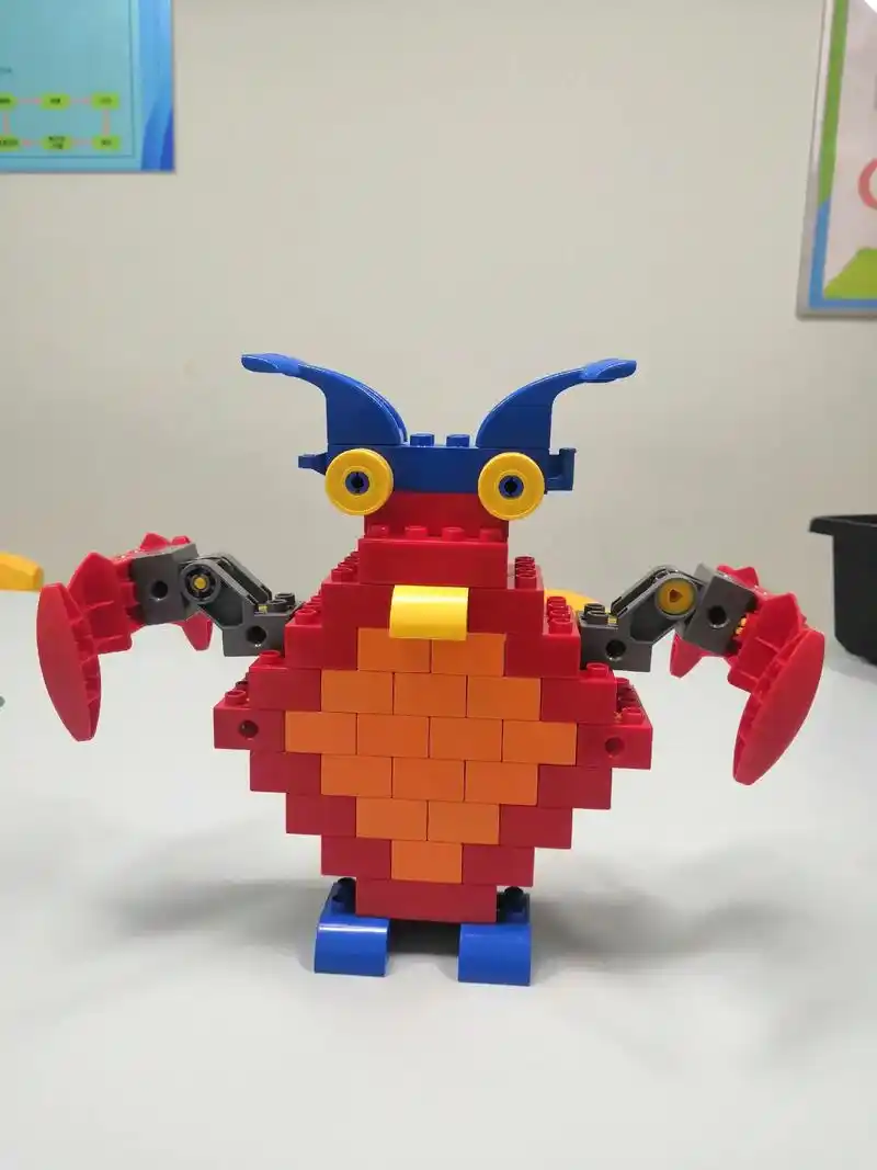 抖音图文来了 #乐高 #大颗粒#动物 乐高大颗粒作品—猫头鹰,孔雀