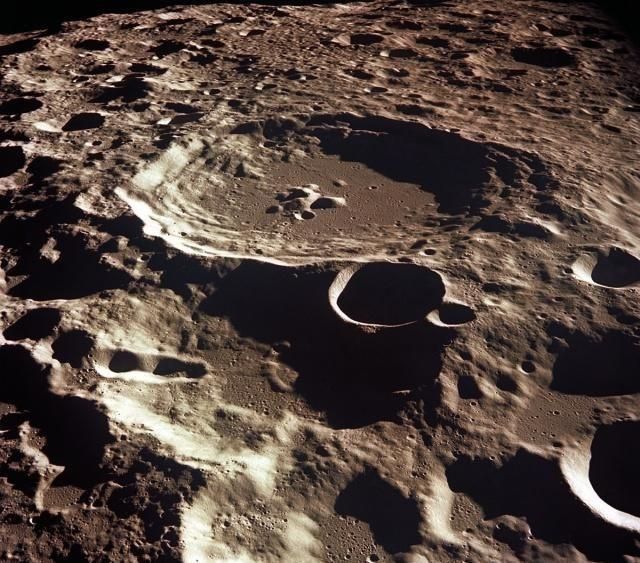 太空中遇到鬼不要怕微笑着面对它