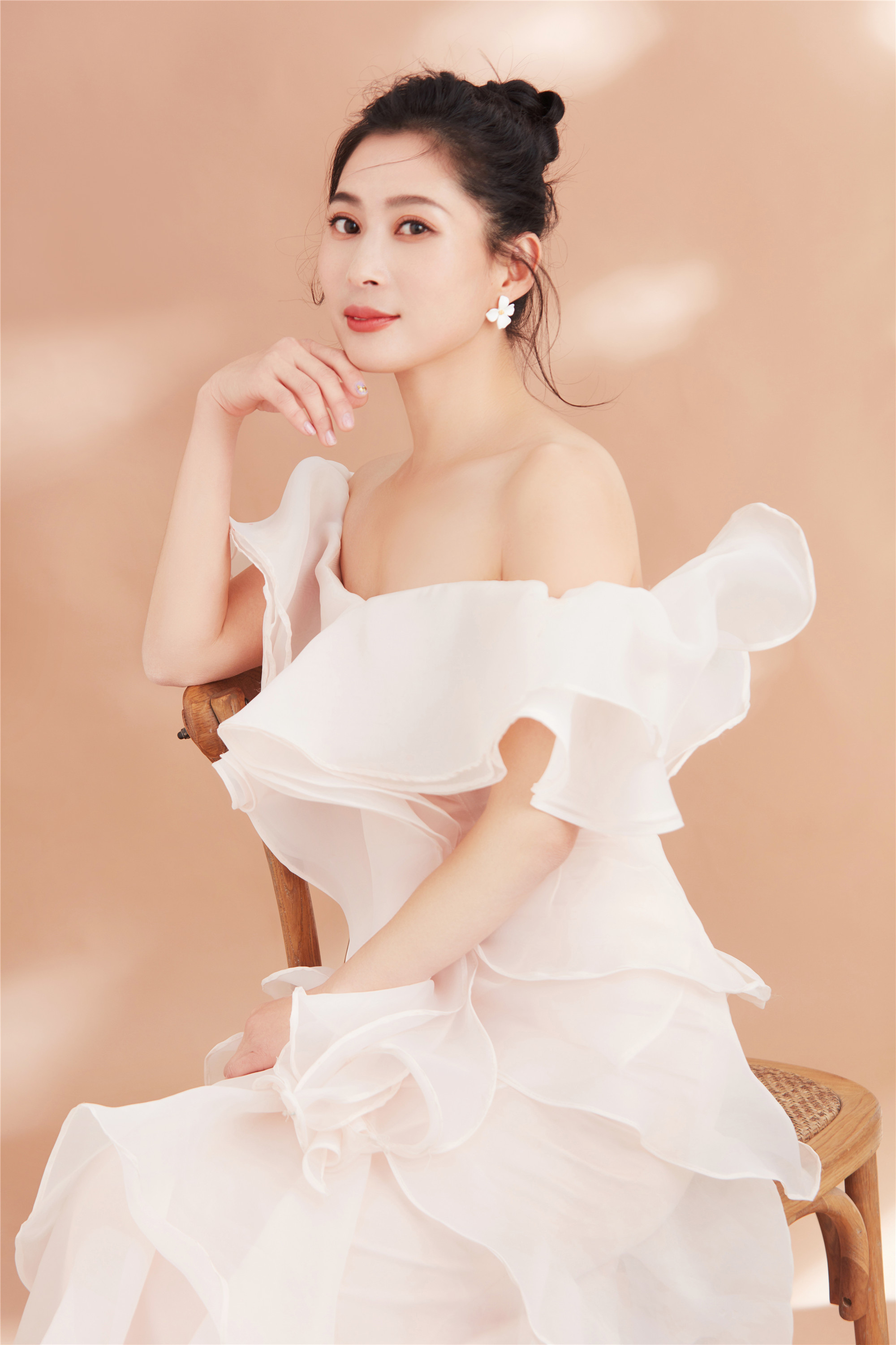 p>包美美,11月3日出生于浙江永康,中国大陆女演员.