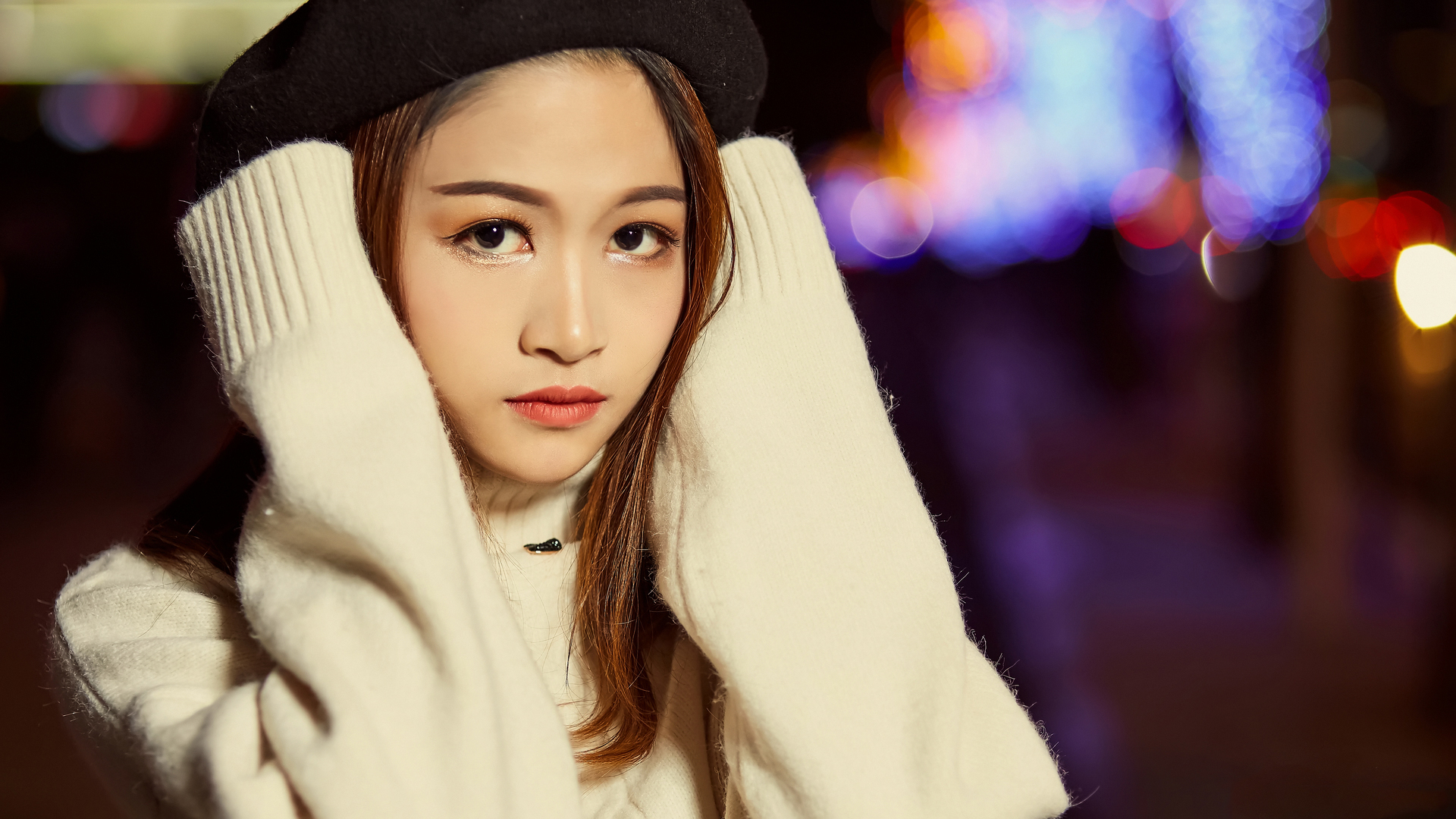 高冷气质美女夜间街拍写真高清宽屏桌面壁纸