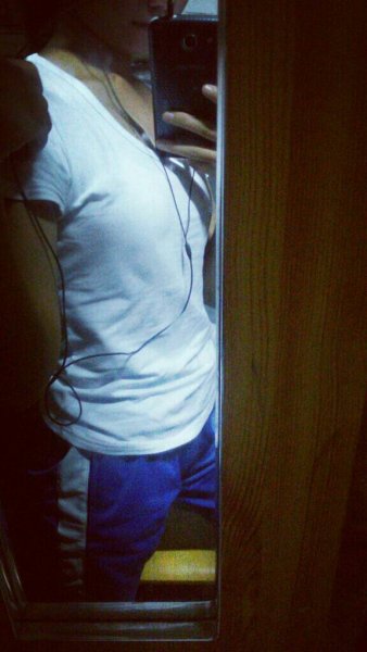 乳头碰它就痛怎么回事会不会是在发育?我14岁