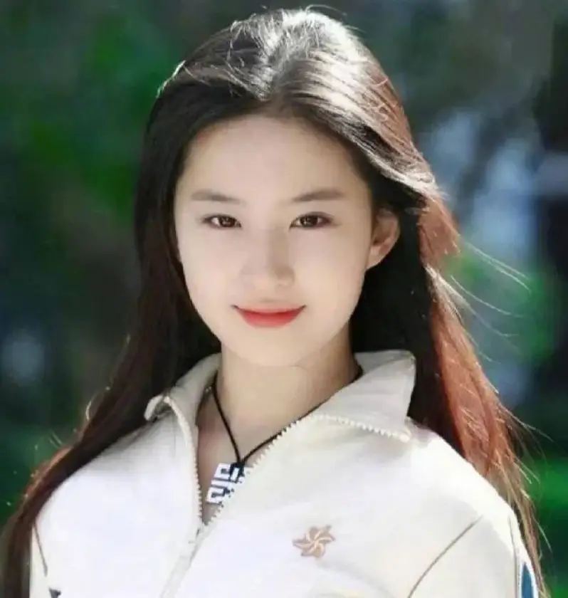 刘亦菲17岁跑步照片曝光青春灵动宛如仙女下凡