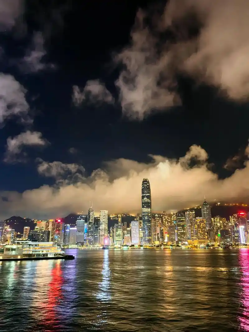 香港夜景.#东方之珠香港  #海边夜景 #记录旅游足迹 如今 - 抖音