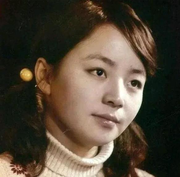 英达:与宋丹丹离婚后娶北大才女梁欢,看上她的美貌还是才华?