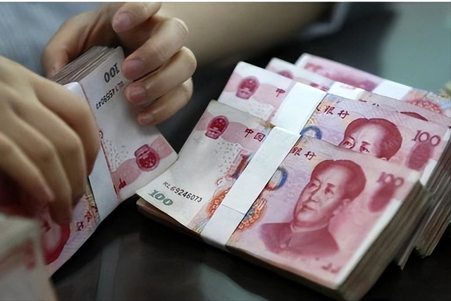 2018年大爷10万元存银行,取钱时却出现意外,银行:一分钱也没有