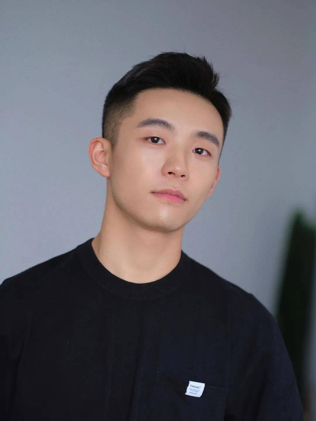 方脸的男生留这款短发,是真的好看!_发型