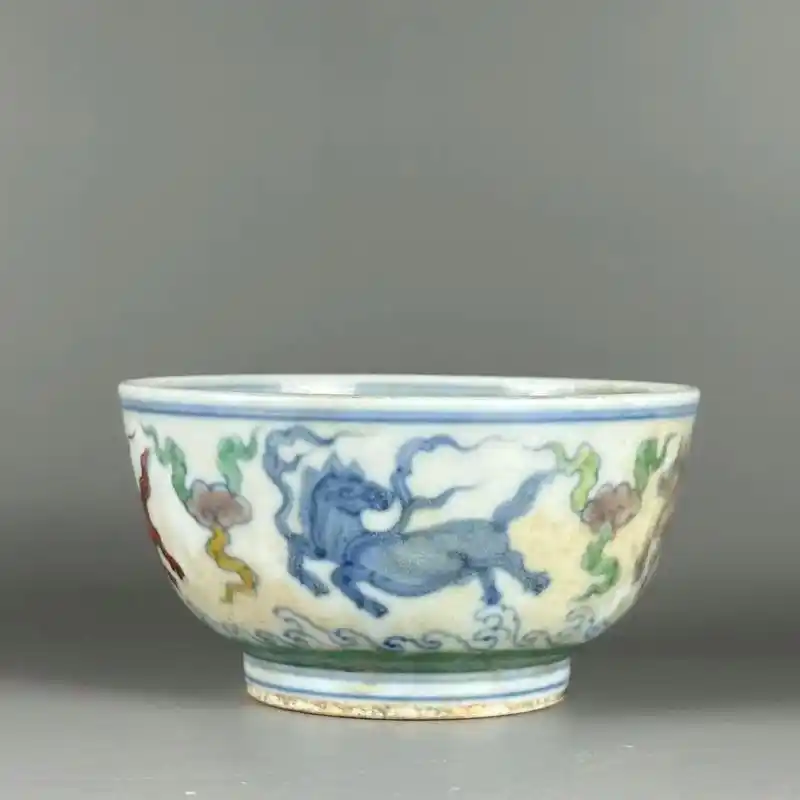 家中旧藏 明代 明成化斗彩天马纹杯 尺寸:高5公分 口径9