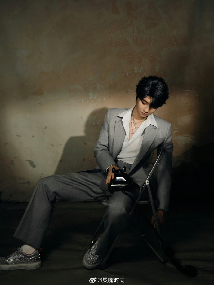 99王俊凯昨晚长沙演唱会造型解析,时尚与偶像的绝美邂逅!99