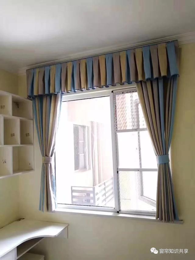 飘窗窗帘应该靠墙装还是靠窗装不同飘窗类型有不同方案