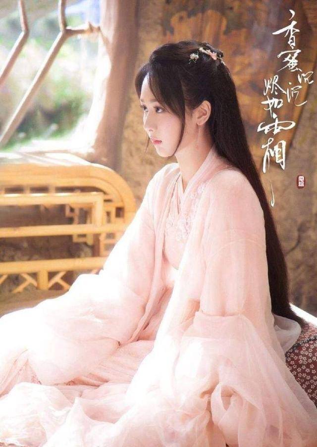 迪丽热巴是杨幂旗下艺人,之前曾出演过《古剑奇谭》《克拉恋人》