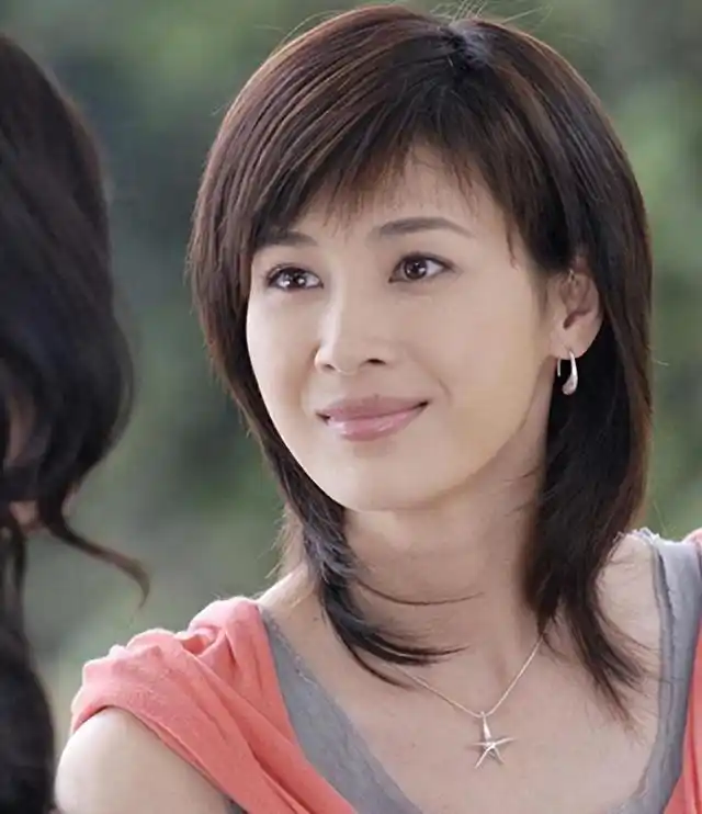 亮剑女神童蕾情断周一围富商老公入狱三年她幸福吗