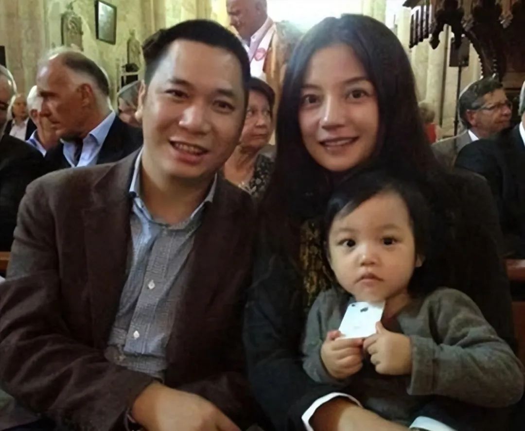 揭秘赵薇黄有龙50万办葬礼内幕_八卦_夫妻_消息