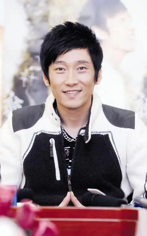 歌手满江个人资料简介 满江老婆郭月个人资料 - 歌词译