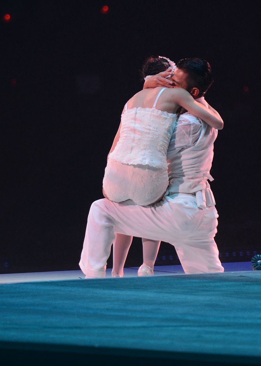 20xx年,刘德华的舞伴赖文慧遭到人挖墙脚,事情变得扑朔迷离.