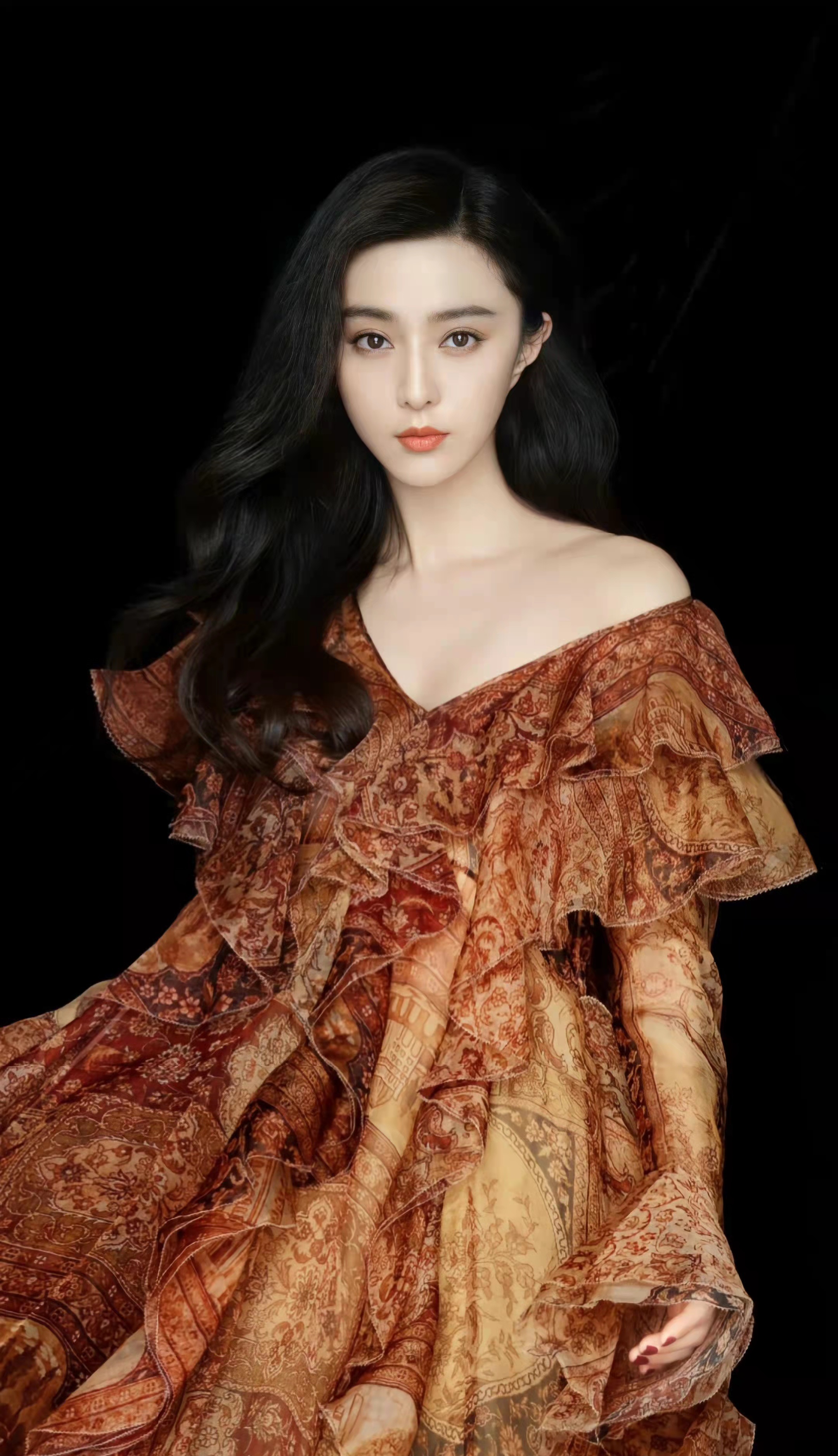 范冰冰究竟有多美艳?看看她的烈焰红唇大波浪你就知道了!