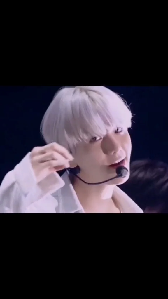 最近被边伯贤的hey girl迷住了-exo《call me baby》