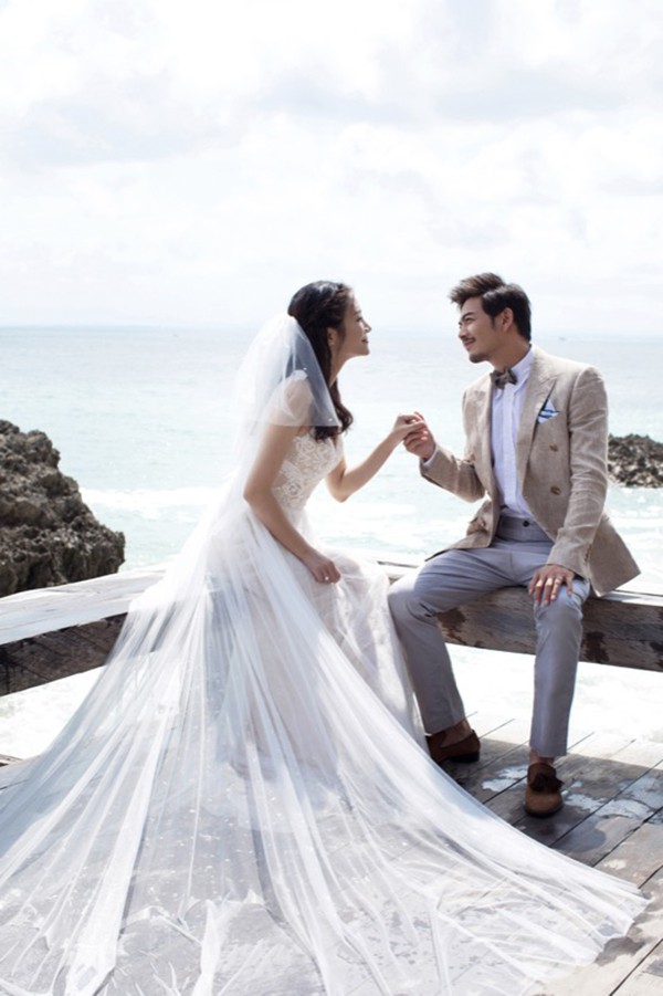 杨烁结婚照浪漫温馨海岛上谱写爱的篇章