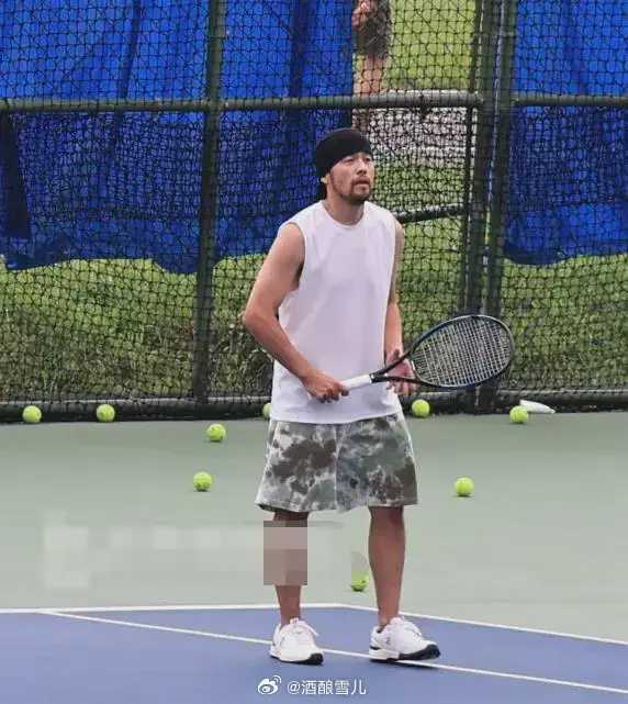 周杰伦婚后一度中年发福胖若两人,还被网友吐槽是"奶茶伦",估计大家都