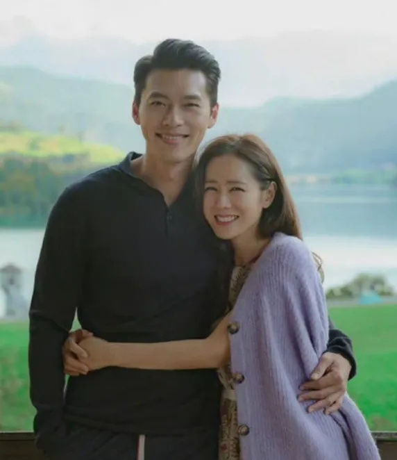 不得不说和孙艺珍玄彬的结婚照太像了!