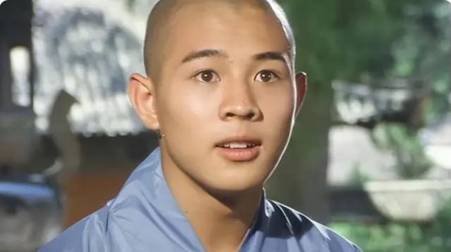 我们能够了解到少林寺也是因为1982年李连杰出演的《少林寺》,这部
