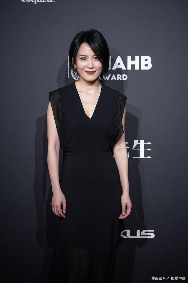 53岁俞飞鸿美出天际近照惊为天人!这皮肤这身材这状态,你敢信?