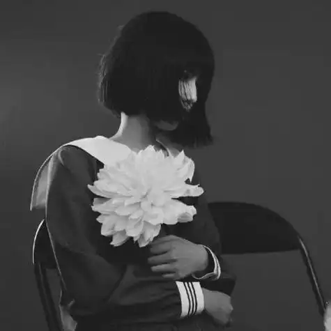 冷酷黑白女生头像,原谅我冷漠这是我的性格