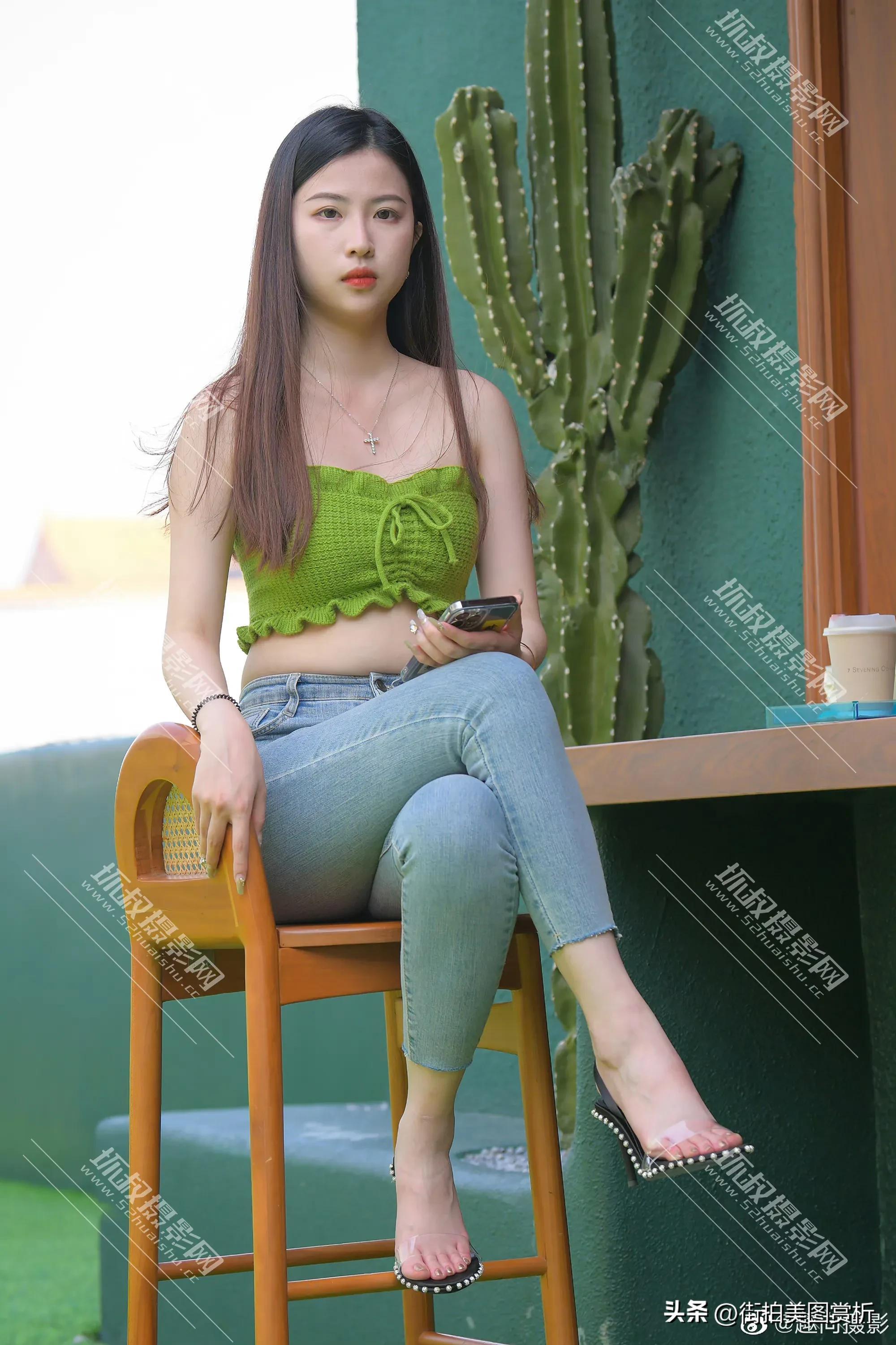 腿型饱满的女生这么穿牛仔裤美呆了_身材_裙装_曲线