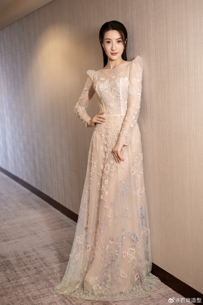 tvb视后:林夏薇[爱心]《七公主》顾语嫣    身穿爱德华高定礼服靓相