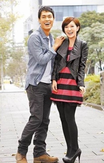 怎么能少了恩爱甜蜜的男友呢,昨晚,郭采洁男友杨佑宁微博为她送祝福