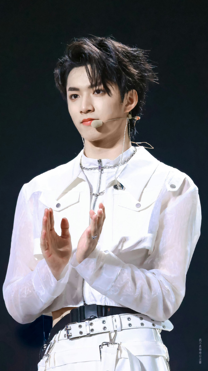 新生代演员刘耀文##刘耀文 fashion item