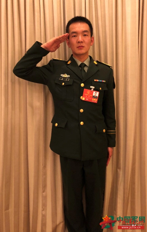 从战斗英雄到全国人大代表,他为"90后"代言 - 中国军视网