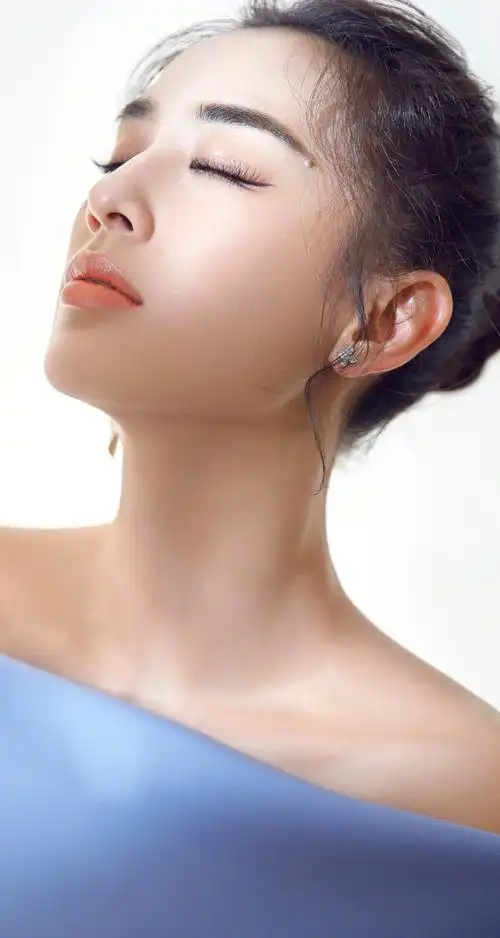 发型图片 1/6 2/6 3/6 4/6 5/6 6/6 上一组图 下一组图 黄圣依相关